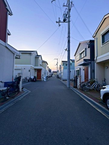寝屋川市黒原旭町の前面道路含む現地写真
