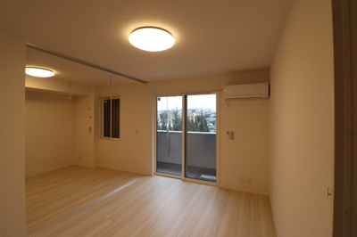 【居間・リビング】 | Greens | こちらの居間で趣味の時間をお楽しみください