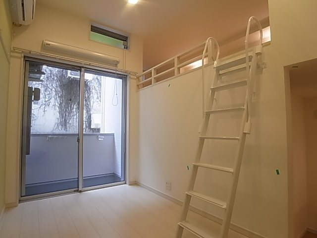 神戸市長田区久保町７丁目のアパートの居間・リビング|リビング