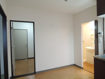 【居間・リビング】 | ピネスタウンA棟