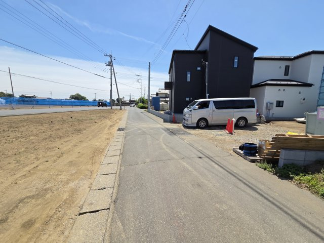 新築　太田市新田高尾町　GRAFARE　１号棟の前面道路含む現地写真|現地写真　東側接道幅員約4ｍ