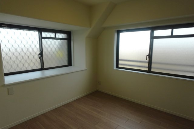 エンゼルハイム鹿浜第八の洋室