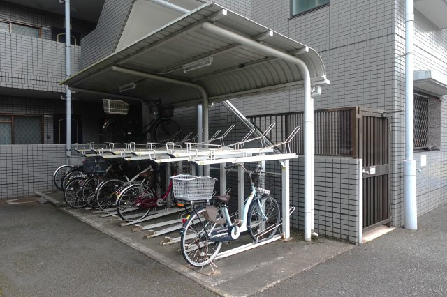 エンゼルハイム鹿浜第八の駐車場