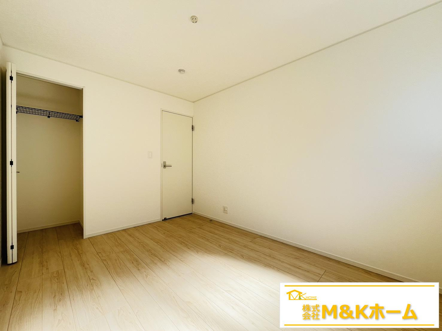 常滑市字中大流　全1棟の設備|同時にたくさんの調理が可能！便利な三口コンロ♪