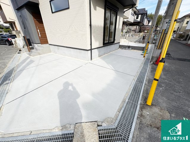 25(土)26(日)29(祝)現地説明会　枚方市渚東町　第3期　新築一戸建ての駐車場|駐車スペース！散水栓があるので、こまめに愛車を洗えます！