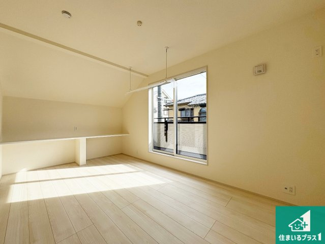25(土)26(日)29(祝)現地説明会　枚方市渚東町　第3期　新築一戸建ての洋室|シンプルな洋室は、自分好みのインテリアが楽しめます♪ご家族とインテリアや家具を選びに行くのは新築購入時の醍醐味の一つです。ぜひお楽しみください♪