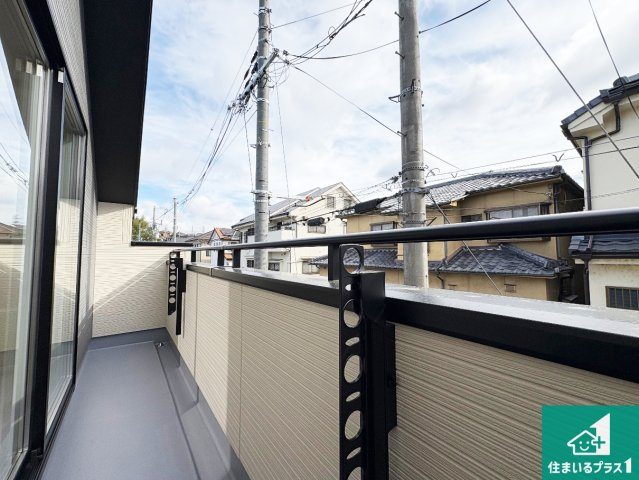 25(土)26(日)29(祝)現地説明会　枚方市渚東町　第3期　新築一戸建てのバルコニー|日当たりのよいバルコニー！お部屋が開放的に！