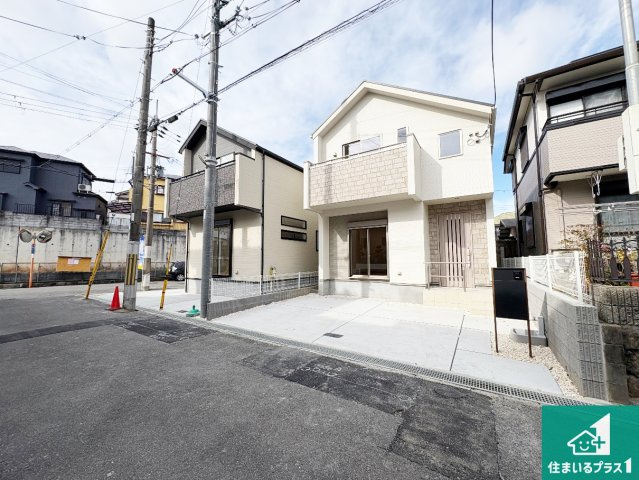 25(土)26(日)29(祝)現地説明会　枚方市渚東町　第3期　新築一戸建ての外観|安心の10年保証！外観を美しく保ち、雨水で汚れを落とします！気になることがありましたら、お気軽にお問い合わせください！