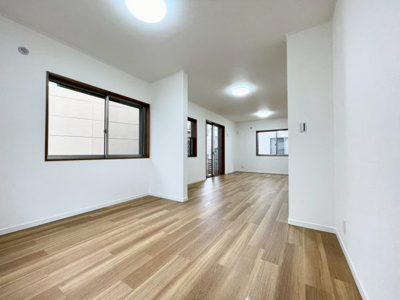 【居間・リビング】 | 高槻市北大樋町　中古戸建