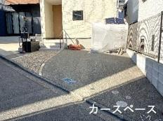 泉区白百合2丁目 中古戸建 4680万円の駐車場