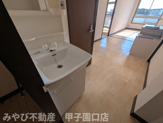 甲子園第三コーポラスの洗面所