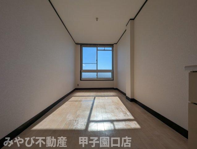 甲子園第三コーポラスの居間・リビング