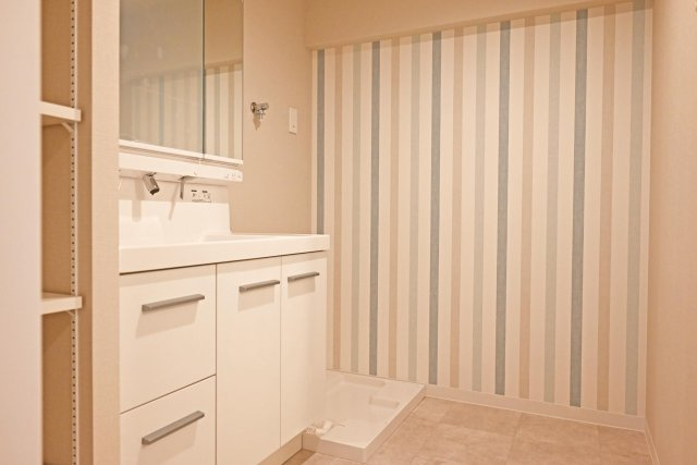 吹田芙容ハイツの独立洗面台|洗面化粧台は新調済です。