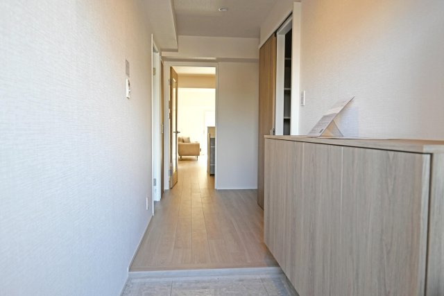 吹田芙容ハイツの玄関|お部屋の顔である玄関は、お好きなシューズBOXを置いてインテリアを楽しんで頂くことが出来ます。