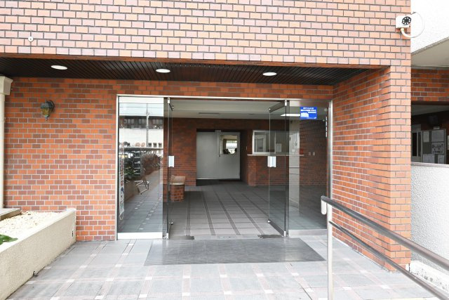 吹田芙容ハイツのエントランス