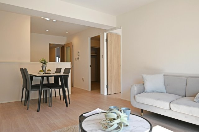 吹田芙容ハイツの居間・リビング|広々としたリビングは家族のコミュニケーションが自然に増える間取りです。
