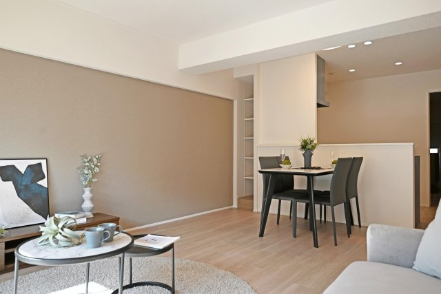 吹田芙容ハイツの居間・リビング|広々としたリビングは家族のコミュニケーションが自然に増える間取りです。