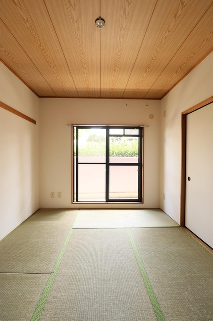 フローレスタ　カーサの居間・リビング|落ち着いた和室です。