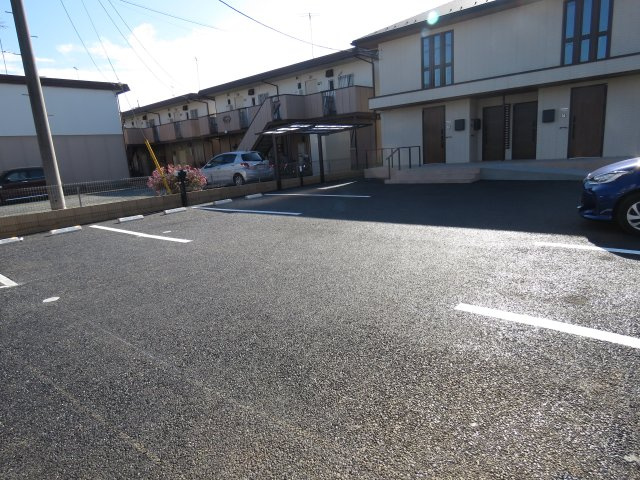 うおまこぷらすの駐車場