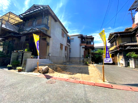 大東市三箇×自由設計の家　無理のない予算で新築マイホームの前面道路含む現地写真|南東で日当たり良好