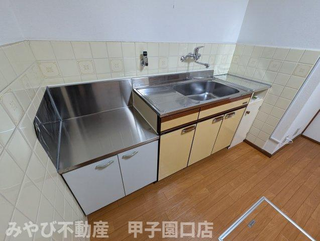 甲子園九番町戸建のキッチン