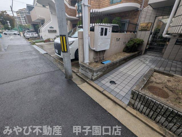 ヴィラ浜甲子園のエントランス