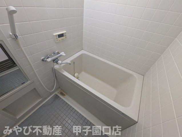 ヴィラ浜甲子園の浴室