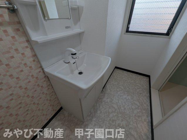 シャルム三田の洗面所