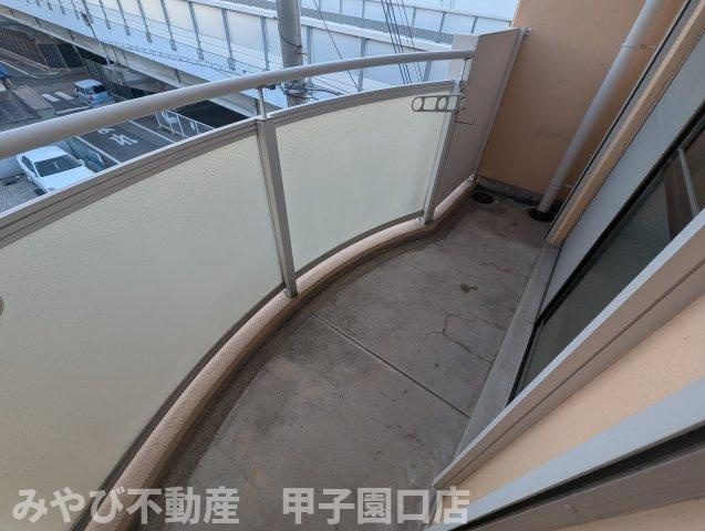 シャルム三田のバルコニー