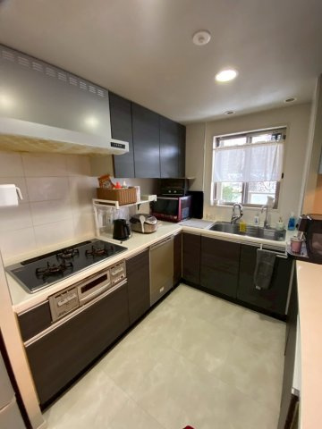 【キッチン】 | オーベルグランディオおおたかの森 | 使いやすさを重視した動線と、毎日立つ場所だからこそ大切にしたい清潔感。調理・配膳・片付けまでがスムーズに行えるキッチンは、時間にも心にもゆとりを生み出します。