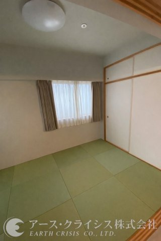 【和室】 | オーベルグランディオおおたかの森 | 現代の暮らしに溶け込む和室は、くつろぎと実用性を兼ね備えた多目的空間。お昼寝や来客用、子どもの遊び場としても活躍し、ライフスタイルの変化にも柔軟に対応します。