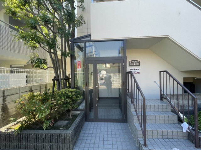ロイヤルメゾン甲子園口Ⅲのエントランス