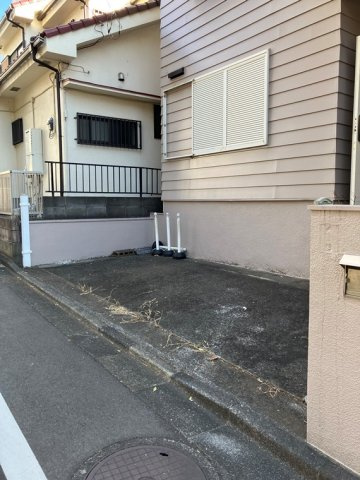 落合戸建の駐車場