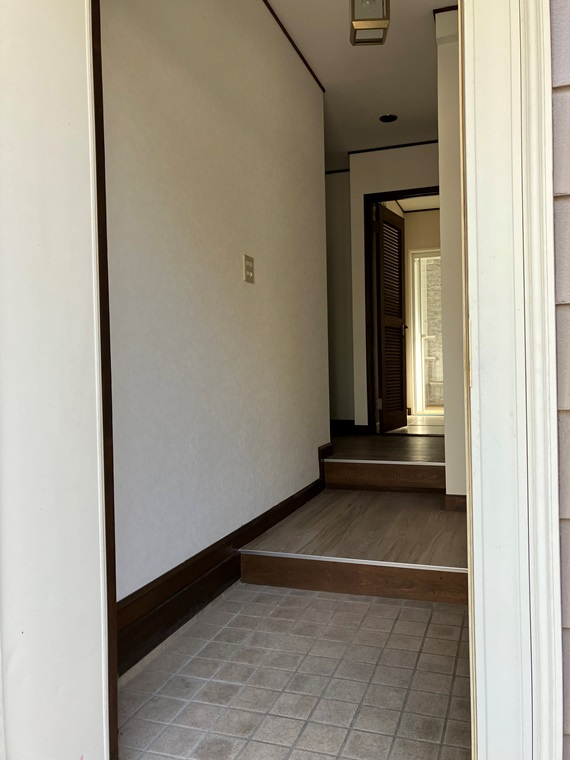 落合戸建の玄関