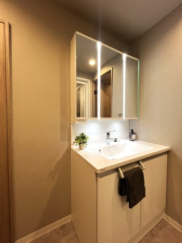 コスモテール吉塚の独立洗面台|三面鏡は忙しい朝の味方です☆