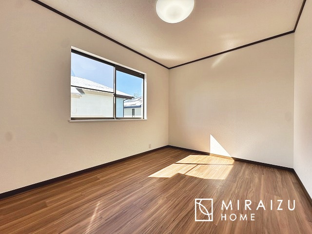 【子供部屋】 | 暮らしやすさを考えたプランで快適な現地ロケーションを実現。安らぎに満たされる、ゆとりのある日々を過ごせます♪