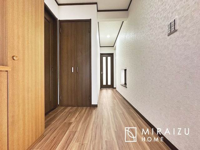 【玄関】 | 暮らしやすさを考えたプランで快適な現地ロケーションを実現。安らぎに満たされる、ゆとりのある日々を過ごせます♪