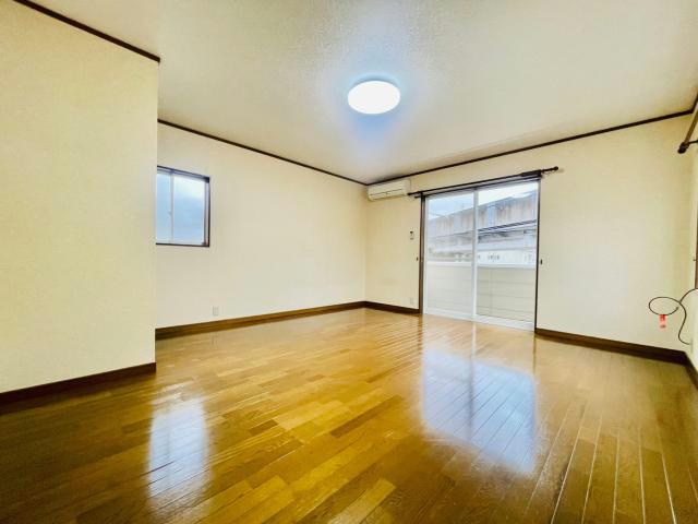 ハイネス花北の洋室