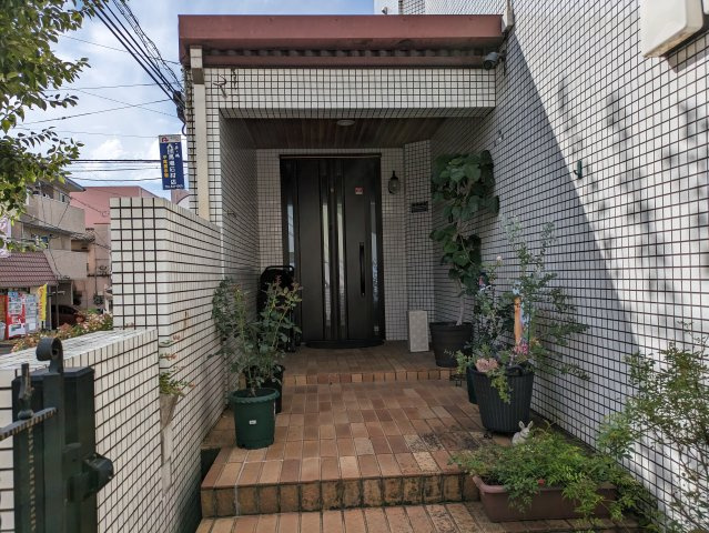 福岡市中央区平和３丁目の中古一戸建の玄関|毎日通る玄関はこちらです