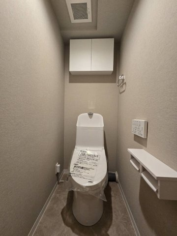 コスモ博多古門戸のトイレ|
縦型トイレはお掃除などお手入れがしやすく常に清潔に保ちやすいですよ♪