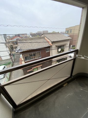 パンルネックスクリスタル博多のバルコニー|外からの目が気にならないバルコニーで洗濯物が干せます