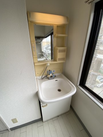 パンルネックスクリスタル博多の独立洗面台|朝の支度にも助かる、独立の洗髪洗面化粧台