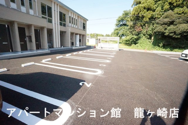 コンフォールの駐車場