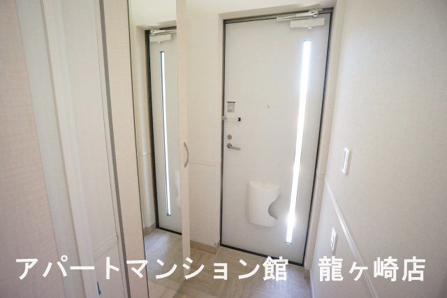 コンフォールの玄関