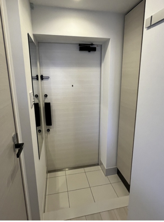 レガリス明大前の玄関