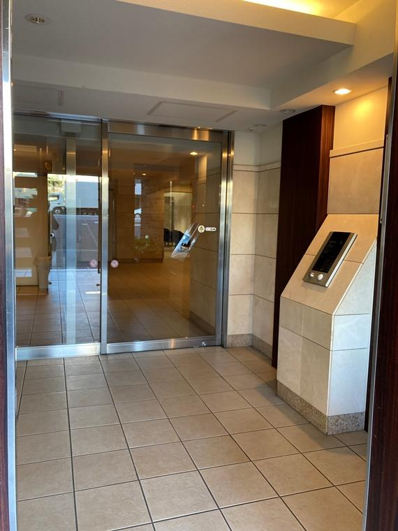 ナイスアーバンステイツ横濱新子安のエントランス