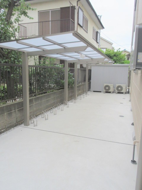クラーロ　サンジュ２のその他共用部分|屋根付自転車置場　世帯２台分♪