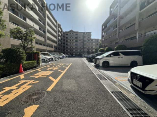 新山下ベイシティ６号棟の駐車場