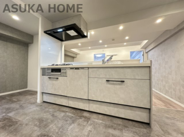 新山下ベイシティ６号棟の玄関|白を基調とした明るい雰囲気の使いやすそうな玄関ですね♪