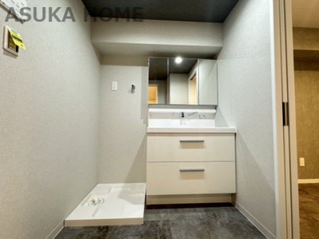 新山下ベイシティ６号棟の独立洗面台|使いやすい3面鏡の洗面台です♪